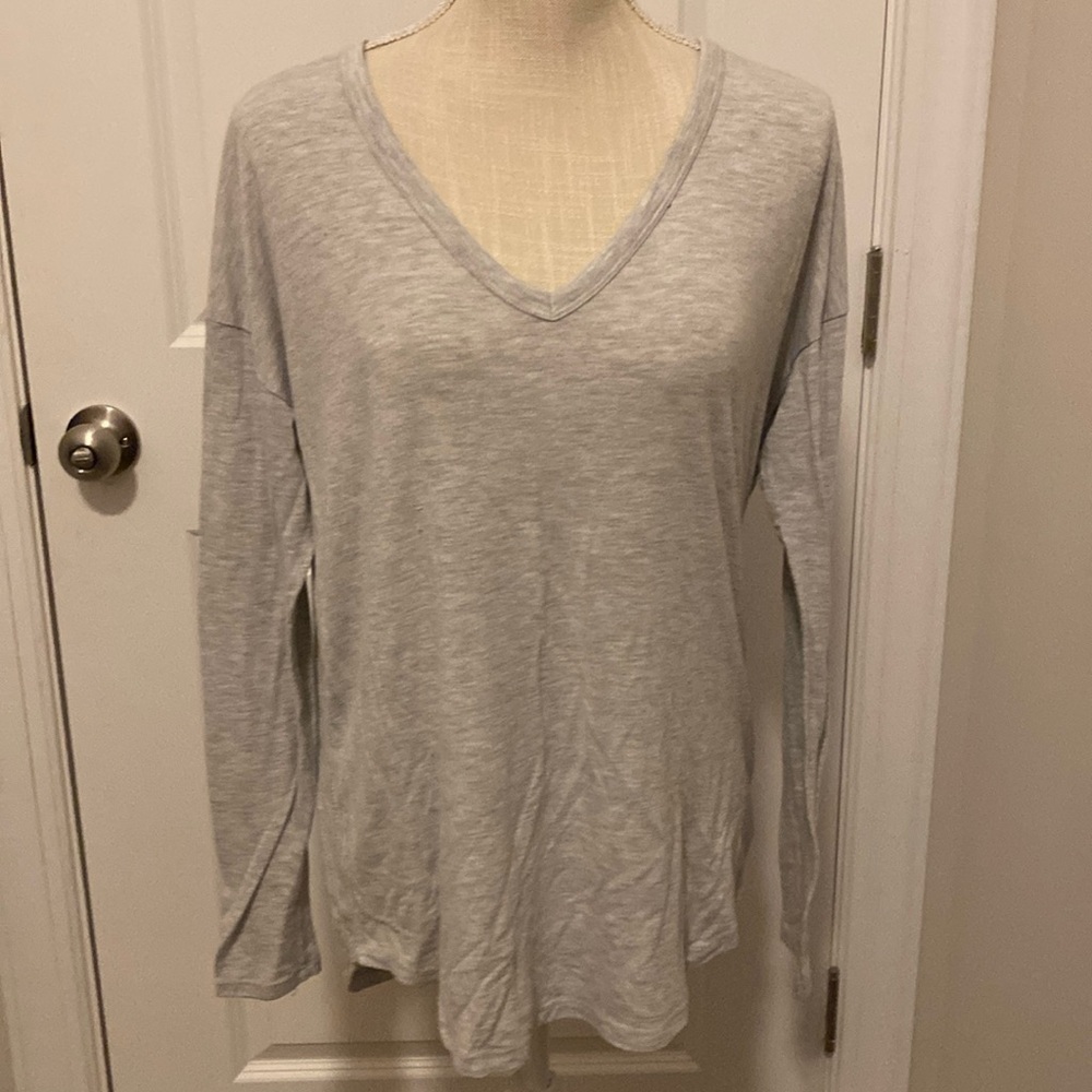 Athleta women’s long sleeve V-neck shirt size small see description
